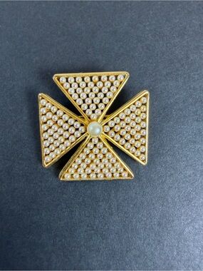 Vintage Signed Marvella Gold-Tone Faux Pearl Maltese Cross Brooch